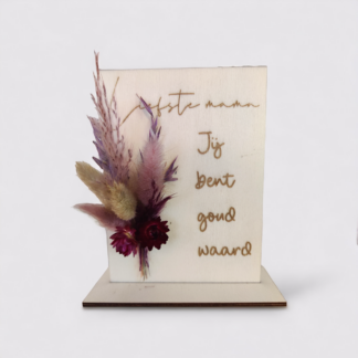 Houten moederdagkaart met droogbloemen oud paars